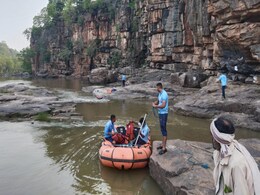 सेल्फी लेने के चक्कर में युवक ने गंवाई जान, दोस्तों के साथ पिकनिक मनाने के दौरान हुआ ये हादसा सेल्फी लेने के चक्कर में युवक ने गंवाई जान, दोस्तों के साथ पिकनिक मनाने के दौरान हुआ ये हादसा
