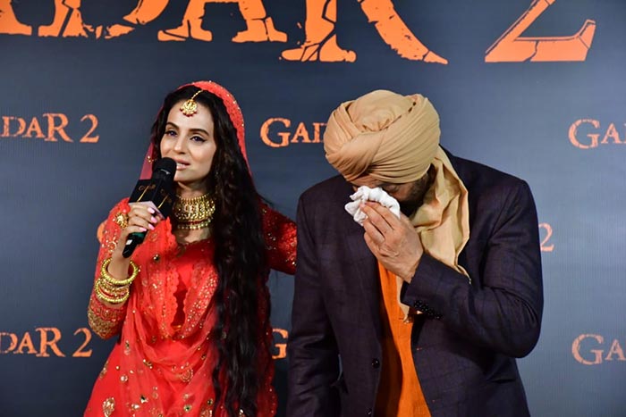 सामने आया गदर 2 का ट्रेलर, 22 साल बाद तारा सिंह और सकीना के रोल को देख फैंस हुए खुश