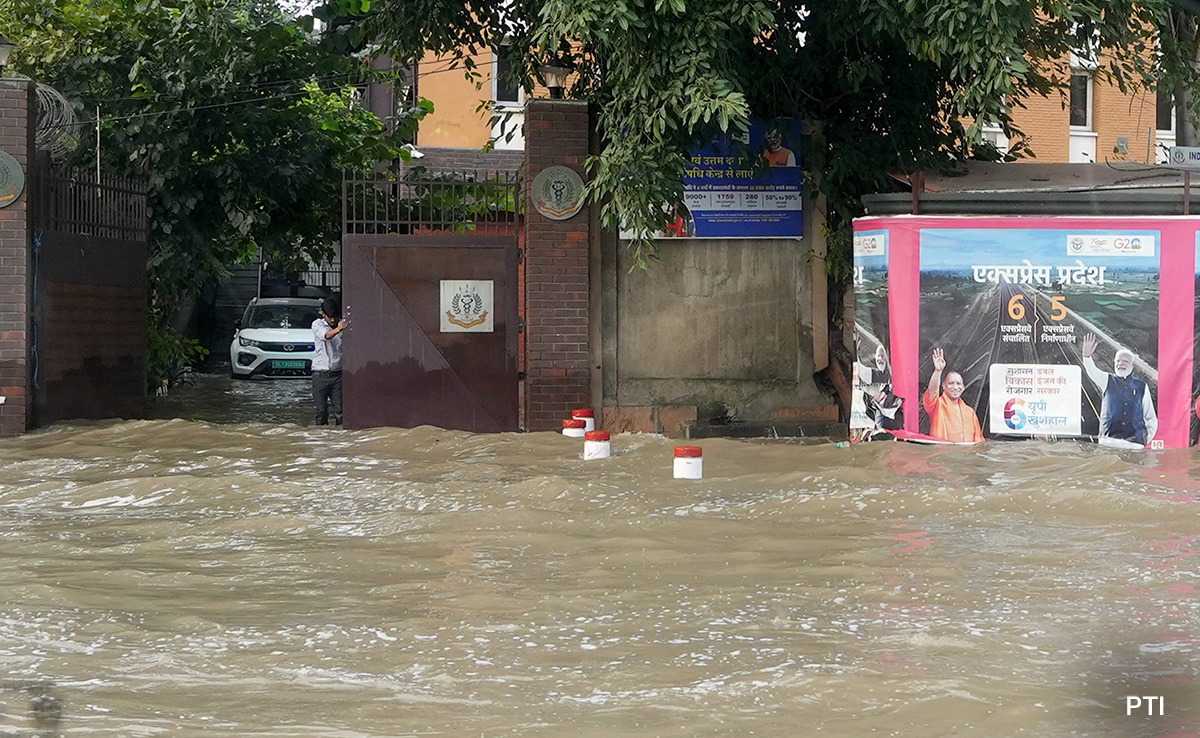 Army Joins Flood Relief Ops In Delhi, Busiest Road Is Submerged