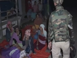 Exclusive : "कब तक दहशत में जिएंगे" - NDTV ने भारी गोलीबारी के बीच मणिपुर के गांव में गुजारी रात Exclusive : "कब तक दहशत में जिएंगे" - NDTV ने भारी गोलीबारी के बीच मणिपुर के गांव में गुजारी रात