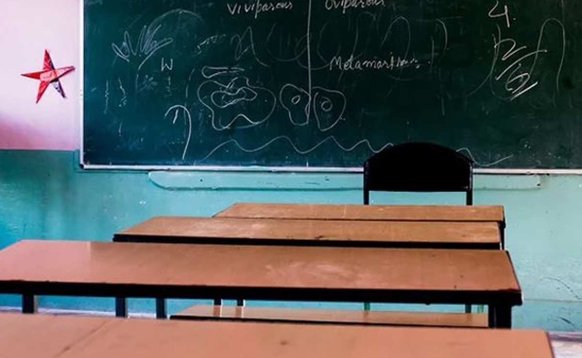 प्रतापगढ़ : शिक्षक पर स्कूली छात्राओं ने लगाए अश्लील बातें करने के आरोप, मामला दर्ज