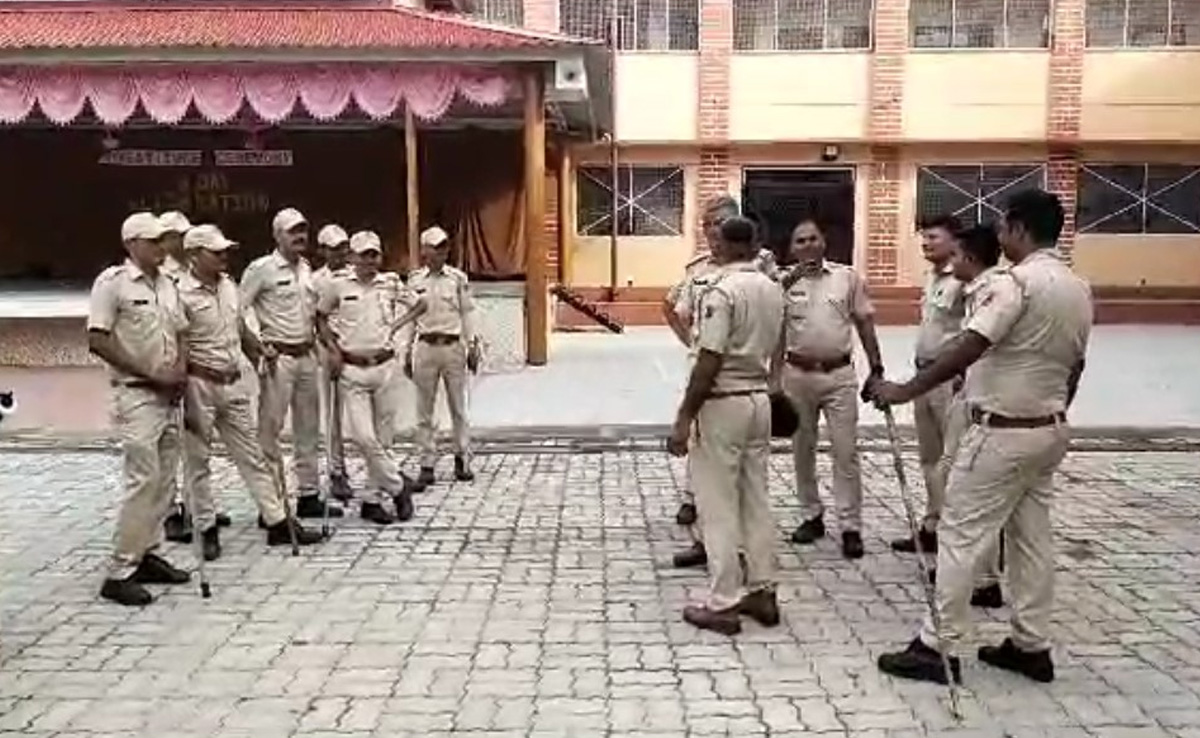 तिलक लगाकर स्कूल आने पर प्रिंसिपल ने छात्र की कर दी पिटाई, विरोध प्रदर्शन के बाद मांगी माफी