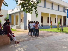 चूरू के कॉलेजों में दाखिले की प्रक्रिया शुरू, साइंस और आर्ट्स में बढ़ा छात्रों का रुझान चूरू के कॉलेजों में दाखिले की प्रक्रिया शुरू, साइंस और आर्ट्स में बढ़ा छात्रों का रुझान