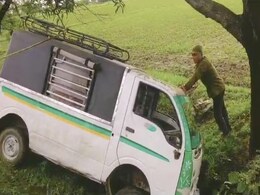 MP में बड़ा हादसा टला, स्कूली बच्चों को ले जा रहा मैजिक वाहन अनियंत्रित होकर पेड़ से टकराया MP में बड़ा हादसा टला, स्कूली बच्चों को ले जा रहा मैजिक वाहन अनियंत्रित होकर पेड़ से टकराया