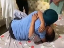 35 साल पहले जुदा हुआ 2 साल का मासूम बेटा जब मिला तो फफक-फफक कर रो पड़ी मां 35 साल पहले जुदा हुआ 2 साल का मासूम बेटा जब मिला तो फफक-फफक कर रो पड़ी मां