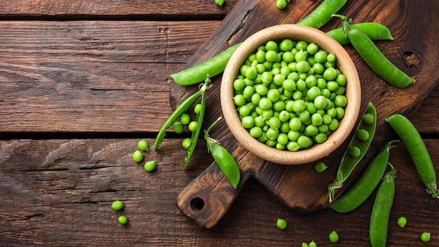 Around 100 grams of green peas contain 5 grams of protein