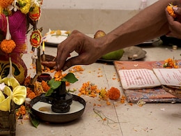 एस्ट्रो एक्सपर्ट जय मदान ने बताया श्रवण मास में भोलेनाथ की 2 चीजों को घर में रखने का महत्व, जीवन में आ जाएगी खुशहाली एस्ट्रो एक्सपर्ट जय मदान ने बताया श्रवण मास में भोलेनाथ की 2 चीजों को घर में रखने का महत्व, जीवन में आ जाएगी खुशहाली