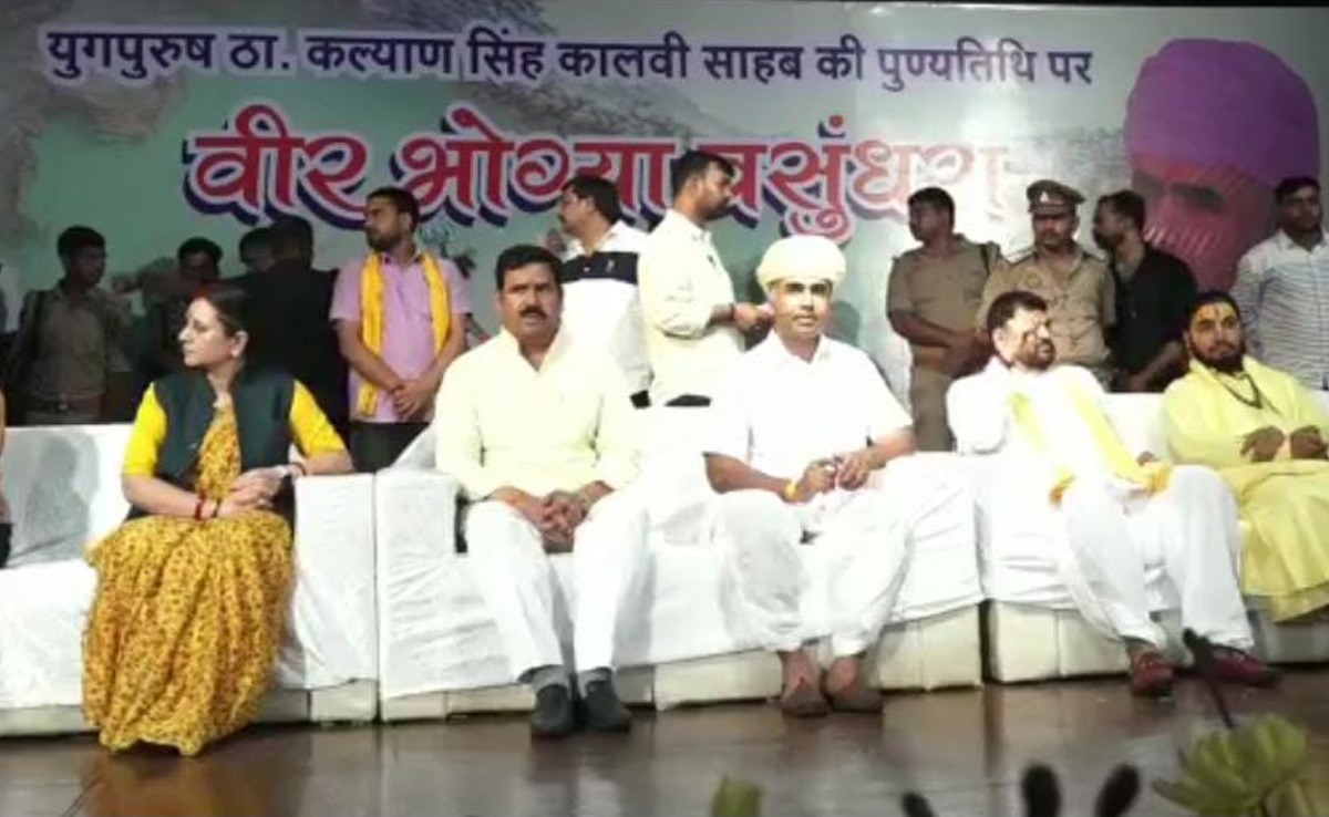 Indore : बृजभूषण सिंह के सामने करणी सेना ने लगाए कुश्ती पहलवानों के खिलाफ नारे, सांसद ने रोका