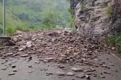 उत्तरकाशी में भारी बारिश और बादल फटने से तबाही, राहत-बचाव में जुटा प्रशासन उत्तरकाशी में भारी बारिश और बादल फटने से तबाही, राहत-बचाव में जुटा प्रशासन