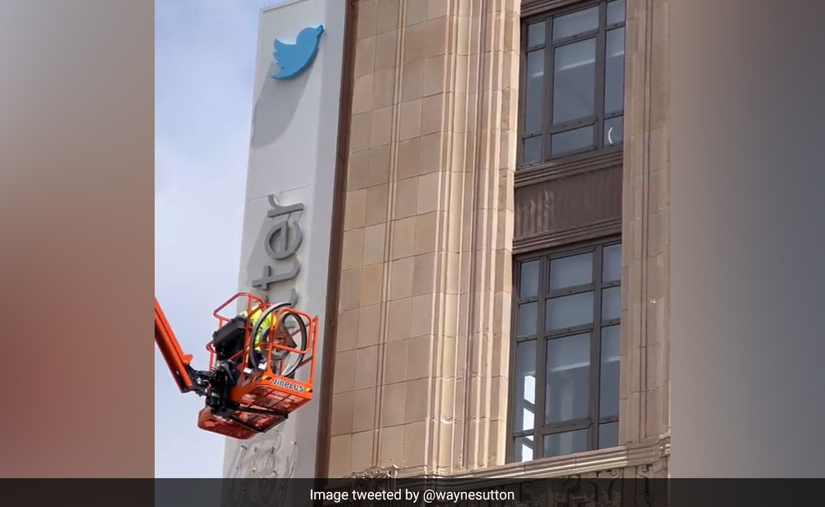 Twitter Sign Outside US Headquarters Was Being Changed To 'X', But Then Police Arrived