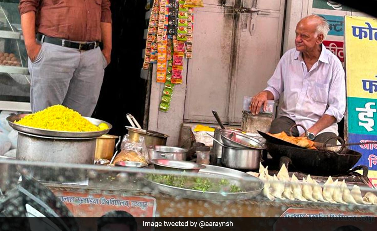 "I Work For Happiness": This Vendor's Positive Attitude Towards Work Will Make Your Day