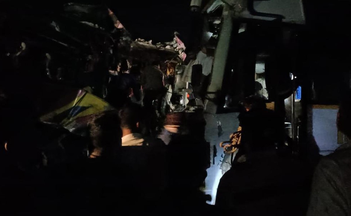 महाराष्ट्र में बड़ा सड़क हादसा, 6 की मौत, 20 से ज्यादा गंभीर रूप से घायल 