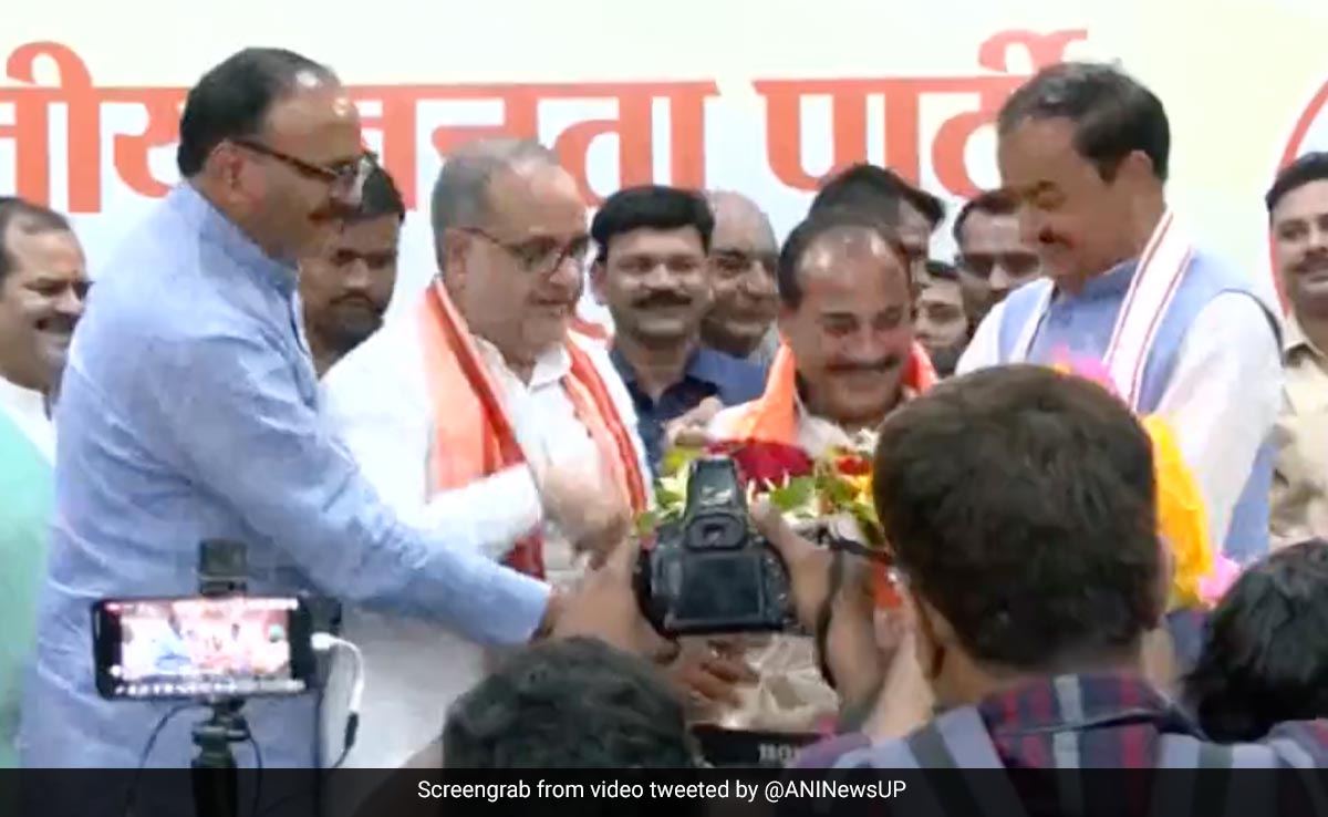 Days After Resigning, Ex Samajwadi Party MLA Dara Singh Chauhan Joins BJP