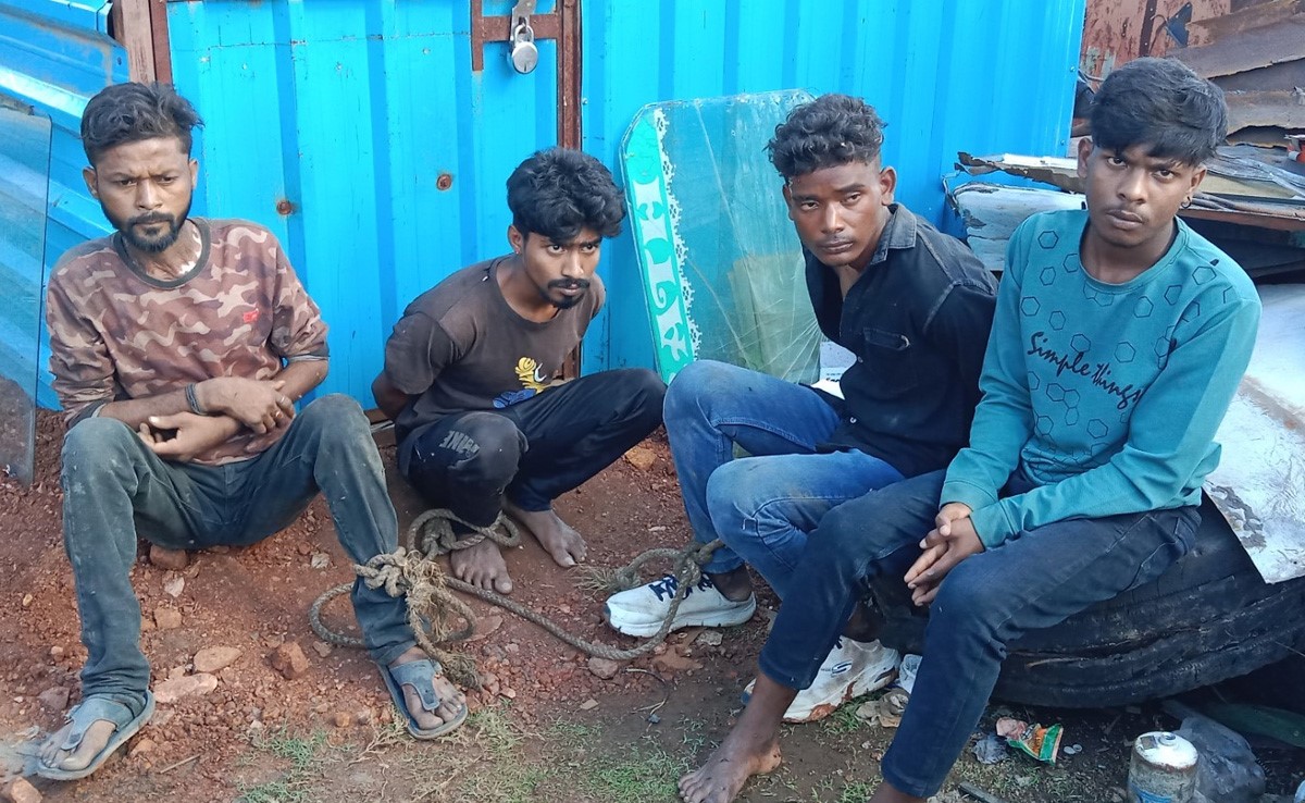 अम्बिकापुर : पुलिस ने नहीं लिया एक्शन तो गैरेज के मालिकों ने योजना बनाकर चोरों को सामान के साथ धर दबोचा