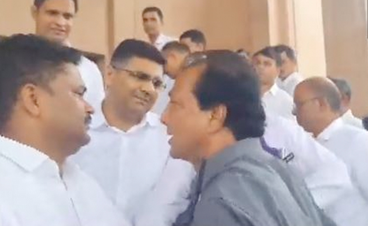 राजस्थान विधानसभा में चले लात-घूंसे और लाल डायरी का भी उठा सदन में मामला