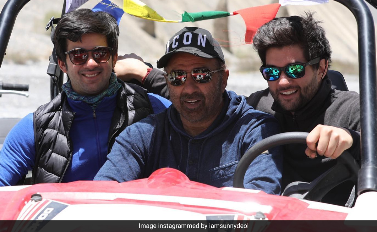 Sunny Deol's Picture-Perfect Moment With Sons Karan And Rajveer. It Has <i> Gadar</i> Connection Too