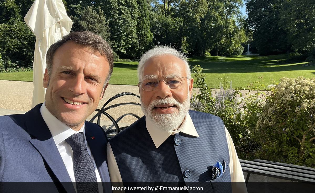 Special Gestures For PM Modi By France During Banquet Dinner At Louvre Museum