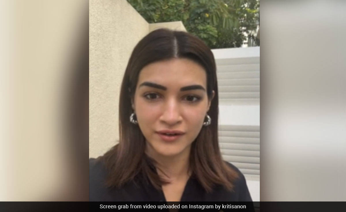 On Kriti Sanon's Post, Trolls Leave Comments On "Swollen Face, Bold Eyebrows"