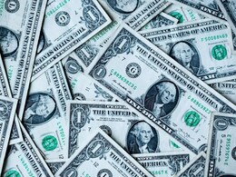 US Fed Cuts Key Interest Rate By 0.25%, Sending Stocks Tumbling US Fed Cuts Key Interest Rate By 0.25%, Sending Stocks Tumbling