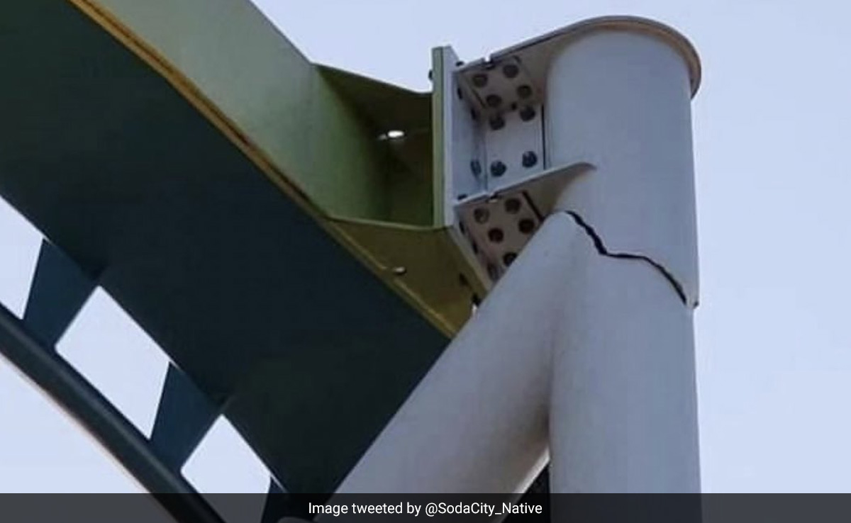US Amusement Park Closes Roller Coaster After Visitors Find Cracks In Pillar