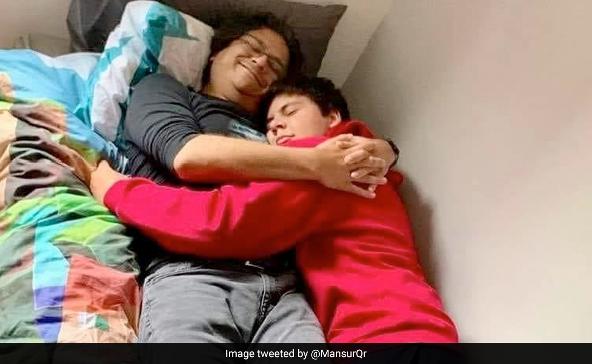 Bunk Beds, Buffet-Style Meals, Watching 'Titanic': How Sub Passengers Spent Final Days