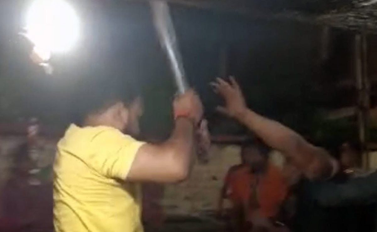 सिंगरौली : पुरानी रंजिश का बदला,  बदमाशों ने एक युवक को लाठी-डंडों से जमकर पीटा