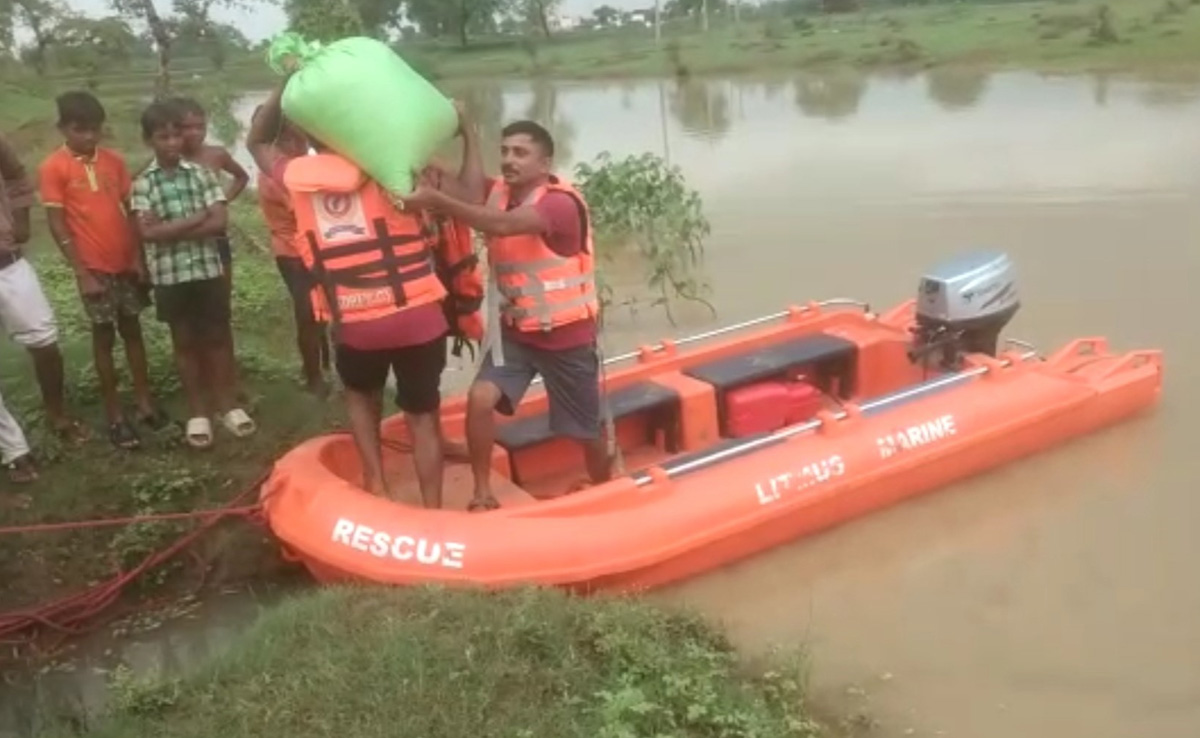 दुर्ग : बाढ़ में फंसे 6 स्कूली बच्चों को एसडीआरएफ ने किया रेस्क्यू