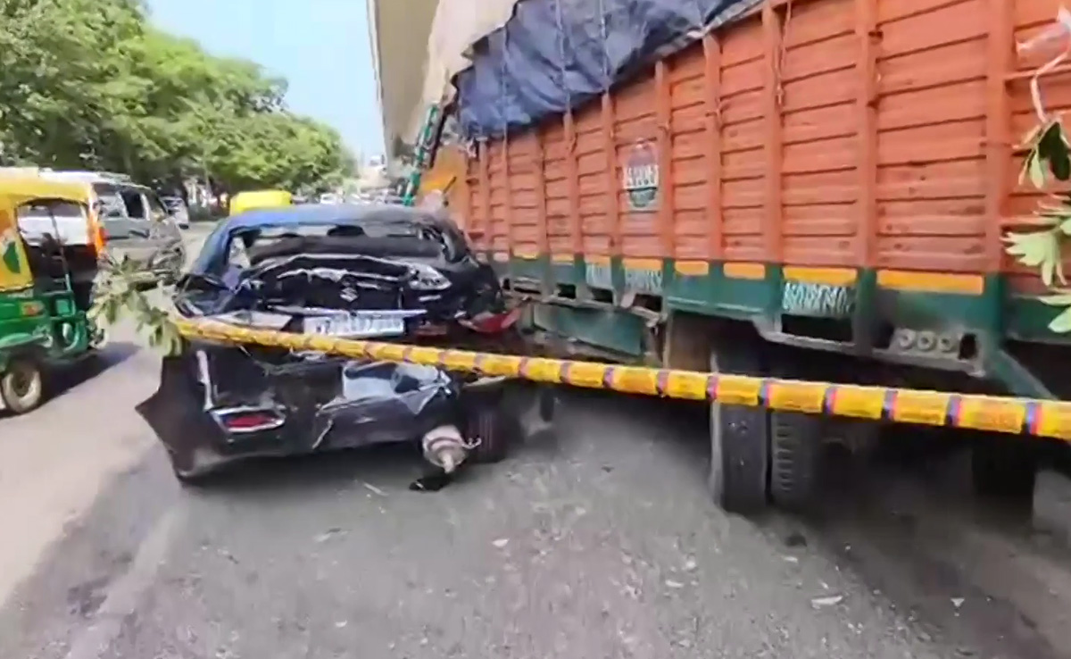 Delhi Accident: Delhi Inspector Killed After Truck Rams His Car Near Metro Station