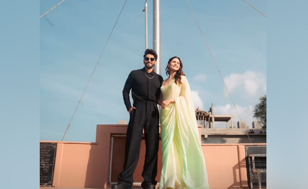 Alia Bhatt And Ranveer Singh <i>Kii Kahaani</i> In <i>Bareilly Ke Bazaar Mein</i>