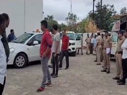 Mazaar, Temple Demolished In Delhi To Widen Road Stretch Mazaar, Temple Demolished In Delhi To Widen Road Stretch