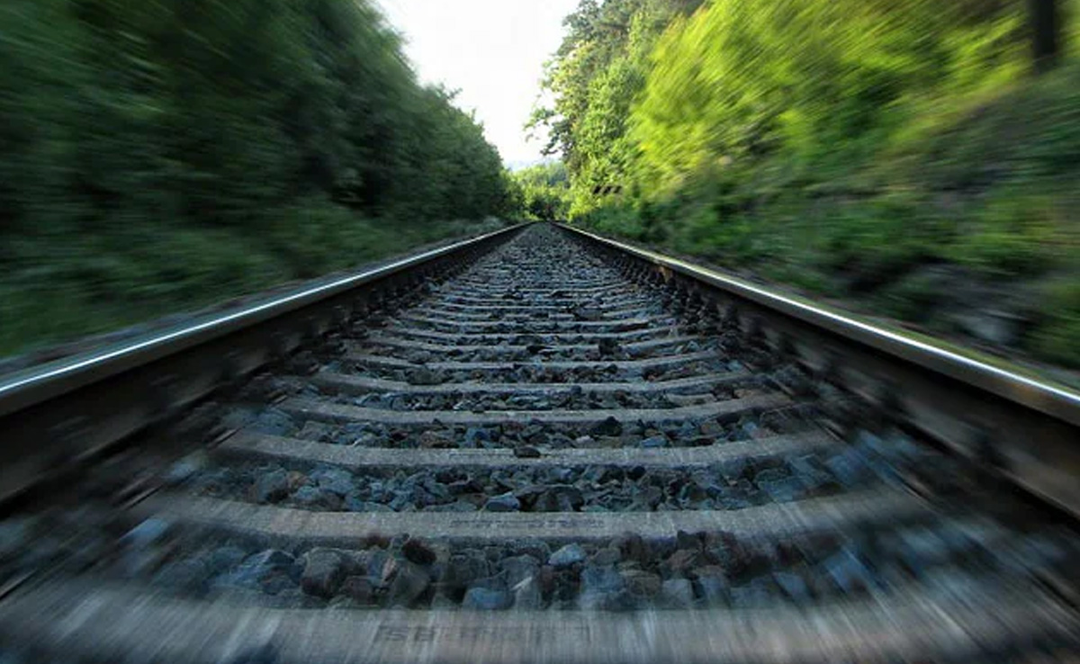Andhra Cop Takes Off His Uniform, Then Jumps Before Train
