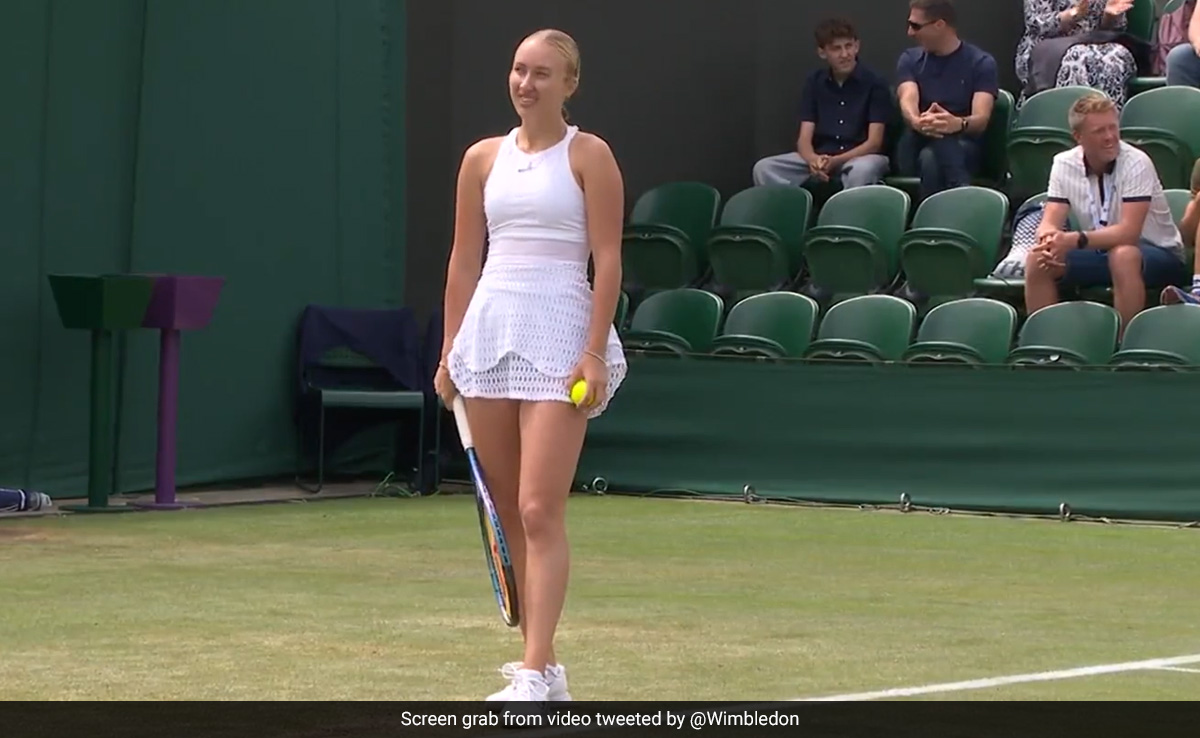 Wimbledon Umpire Warns Crowd Against Opening Champagne Bottle During Match, Here's Why