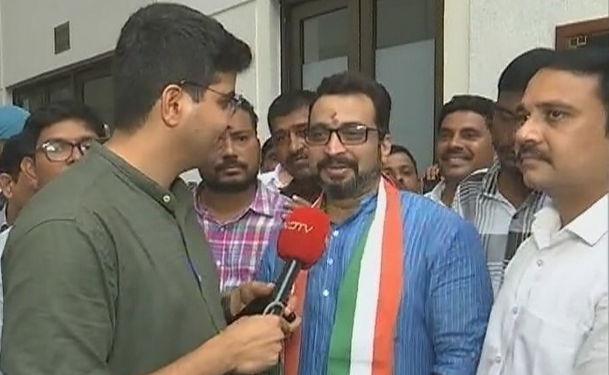 Actor-MP Amol Kolhe Backs Sharad Pawar After Attending Nephew Ajit's Oath