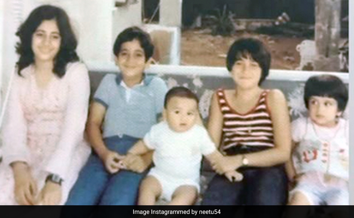 Kareena, Karisma Kapoor And The Nandas In Throwback Gold