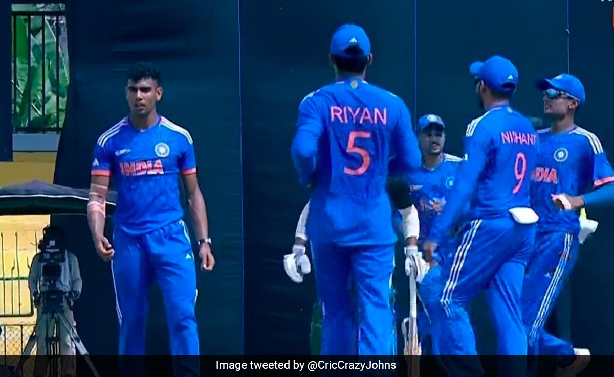 पाकिस्तान 'ए' के खिलाफ भारतीय बॉलर ने मचाया गदर, आग उगलती गेंदबाजी से दो बल्लेबाजों को किया 0 रन पर आउट, Video