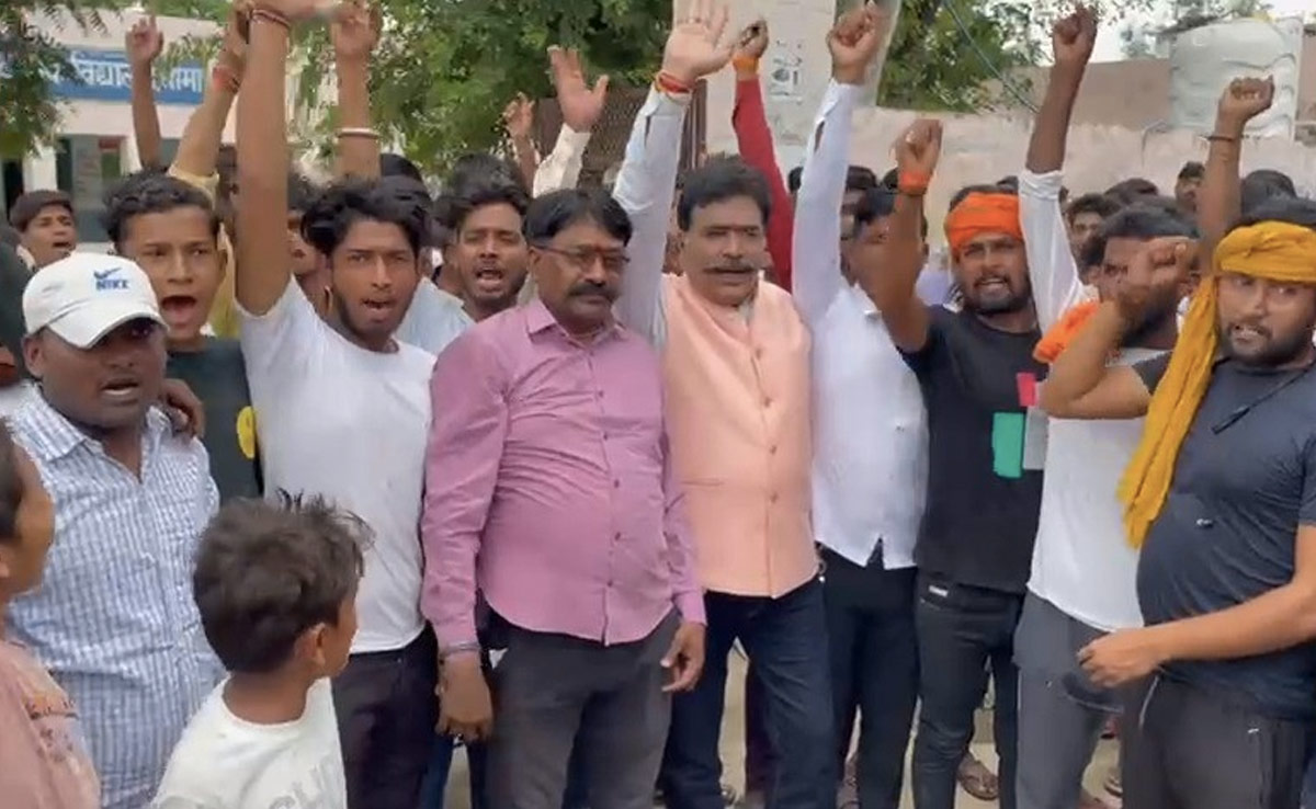 स्कूल में तिलक लगाने पर दो बच्चों के बीच हुए झगड़े के बाद दो समुदायों में विवाद