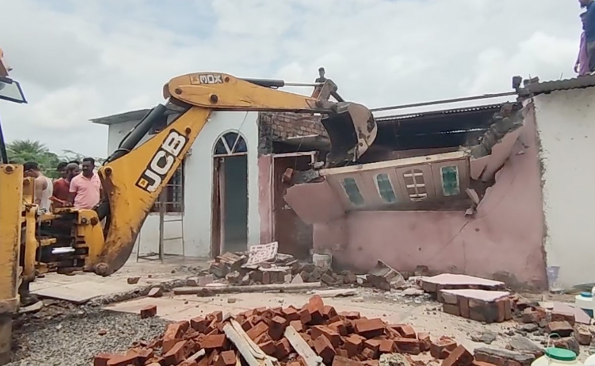 उज्जैन : 2028 में होने वाले कुंभ मेले की तैयारी शुरू, सिंहस्थ मेला क्षेत्र में 3 अवैध मकान पर चला बुलडोजर