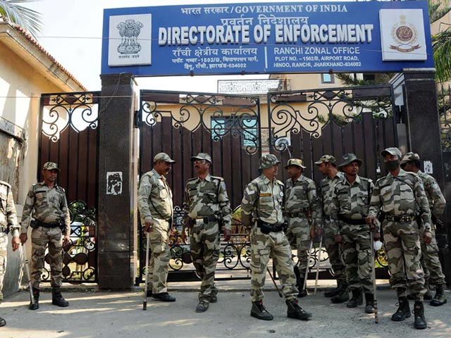 छत्तीसगढ़ कांग्रेस के नेता और IAS अधिकारी के परिसरों पर ED ने क्यों मारा छापा?