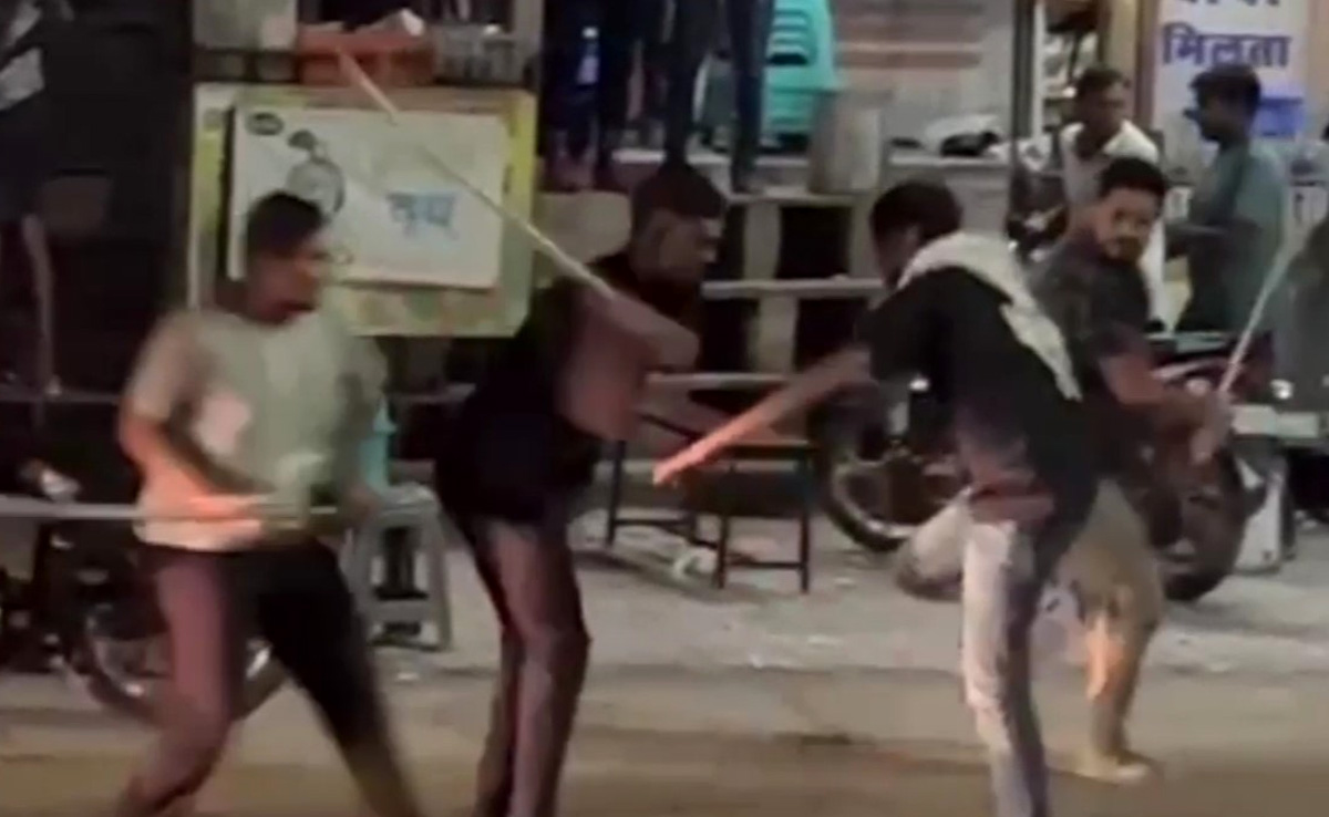 राजस्थान के सीकर में बदमाशों ने दो युवकों से जमकर की मारपीट