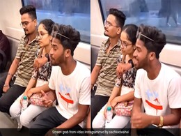 दिल्ली मेट्रो में लड़के ने सुरीली आवाज़ में गाया नुसरत फतेह अली का गाना, यात्रियों ने भी खूब किया एन्ज़ॉय, Video वायरल दिल्ली मेट्रो में लड़के ने सुरीली आवाज़ में गाया नुसरत फतेह अली का गाना, यात्रियों ने भी खूब किया एन्ज़ॉय, Video वायरल