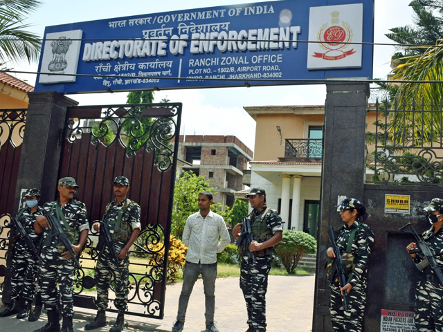 छत्तीसगढ़ में नौकरशाहों और नेताओं के परिसरों पर मनी लॉन्ड्रिंग मामले में ईडी ने की छापेमारी