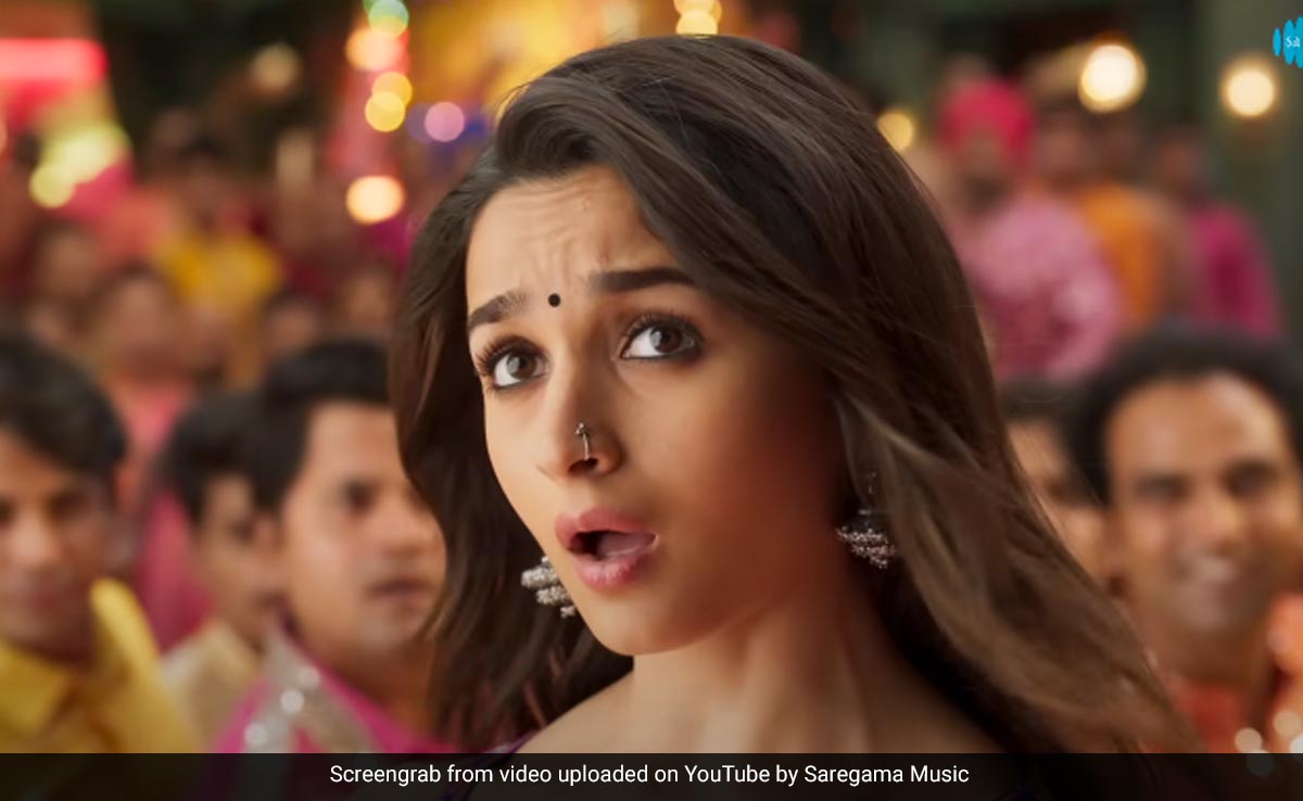 Alia Bhatt's <i>Rocky Aur Rani Kii Prem Kahaani</i> Reviewed By Mother-In-Law Neetu Kapoor