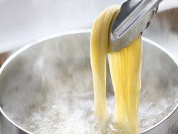 Homemade Rice Noodles: मैदे से नहीं, चावल से बने हैं ये नूडल्स, घर पर बनाएं चावल के नूडल्स, नोट करें रेसिपी Homemade Rice Noodles: मैदे से नहीं, चावल से बने हैं ये नूडल्स, घर पर बनाएं चावल के नूडल्स, नोट करें रेसिपी