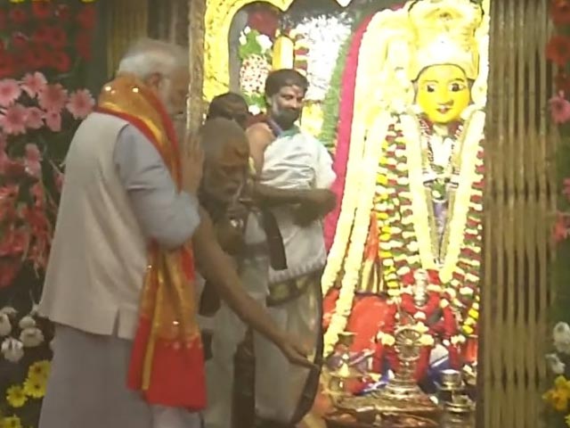 PM Modi Offers Prayers At Telangana Temple