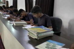 बाड़मेर में गरीब बच्चों को डॉक्टर बनाने का मिशन, '50 विलेजर्स' संस्था करवा रहा नीट की निशुल्क तैयारी बाड़मेर में गरीब बच्चों को डॉक्टर बनाने का मिशन, '50 विलेजर्स' संस्था करवा रहा नीट की निशुल्क तैयारी