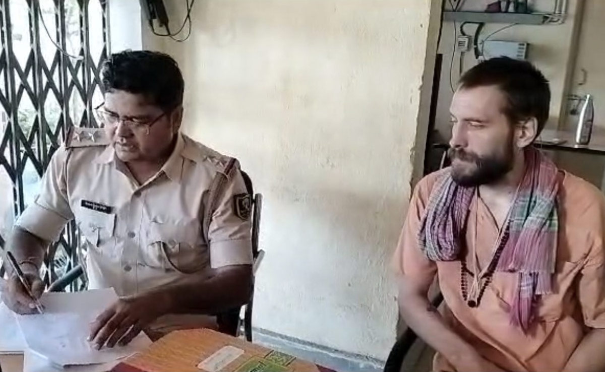 बिहार : रूस का अलेक्जेंडर भारत आकर बना आलोक बाबा, बनवाया फर्जी आधार कार्ड, फिर ऐसे हुआ खुलासा