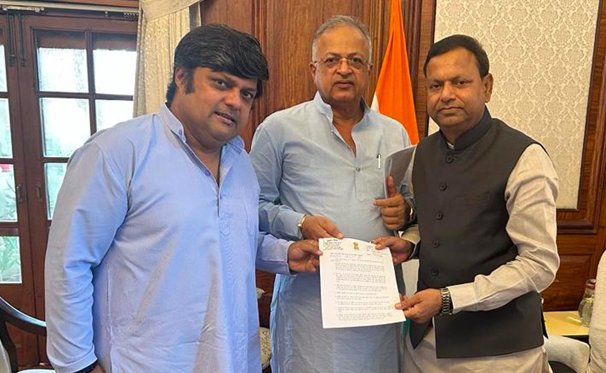 सांसद दुष्यंत सिंह ने वित्त राज्य मंत्री पंकज चौधरी से की मुलाकात, अफीम नीति में बदलाव की रखी मांग