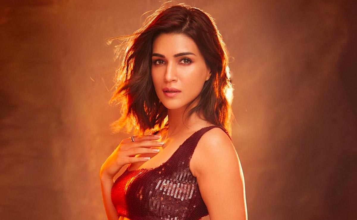 एक्ट्रेस से प्रोड्यूसर बनीं कृति सेनन, शूटिंग की झलकियां सोशल मीडिया पर कीं शेयर