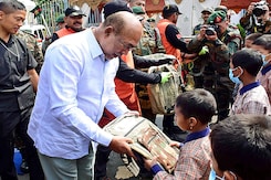 मणिपुर में कल से खुलने लगेंगे 1 से 8 वीं तक के स्कूल, खेती करने वालों की सुरक्षा में तैनात सुरक्षाकर्मी मणिपुर में कल से खुलने लगेंगे 1 से 8 वीं तक के स्कूल, खेती करने वालों की सुरक्षा में तैनात सुरक्षाकर्मी