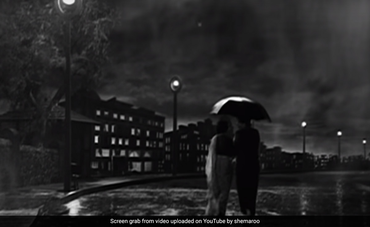 बॉलीवुड के ये 10 गाने मानसून के क्रेज को कर देते हैं दोगुना, इस सुपरहिट गाने के रीमेक दो साल से मचा रहा है गदर